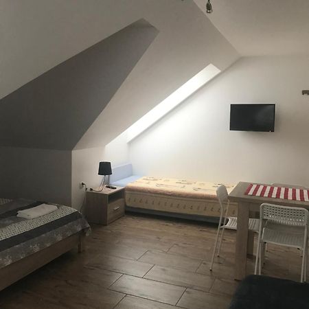 Pokoje Goscinne U Izy Łeba Exteriör bild