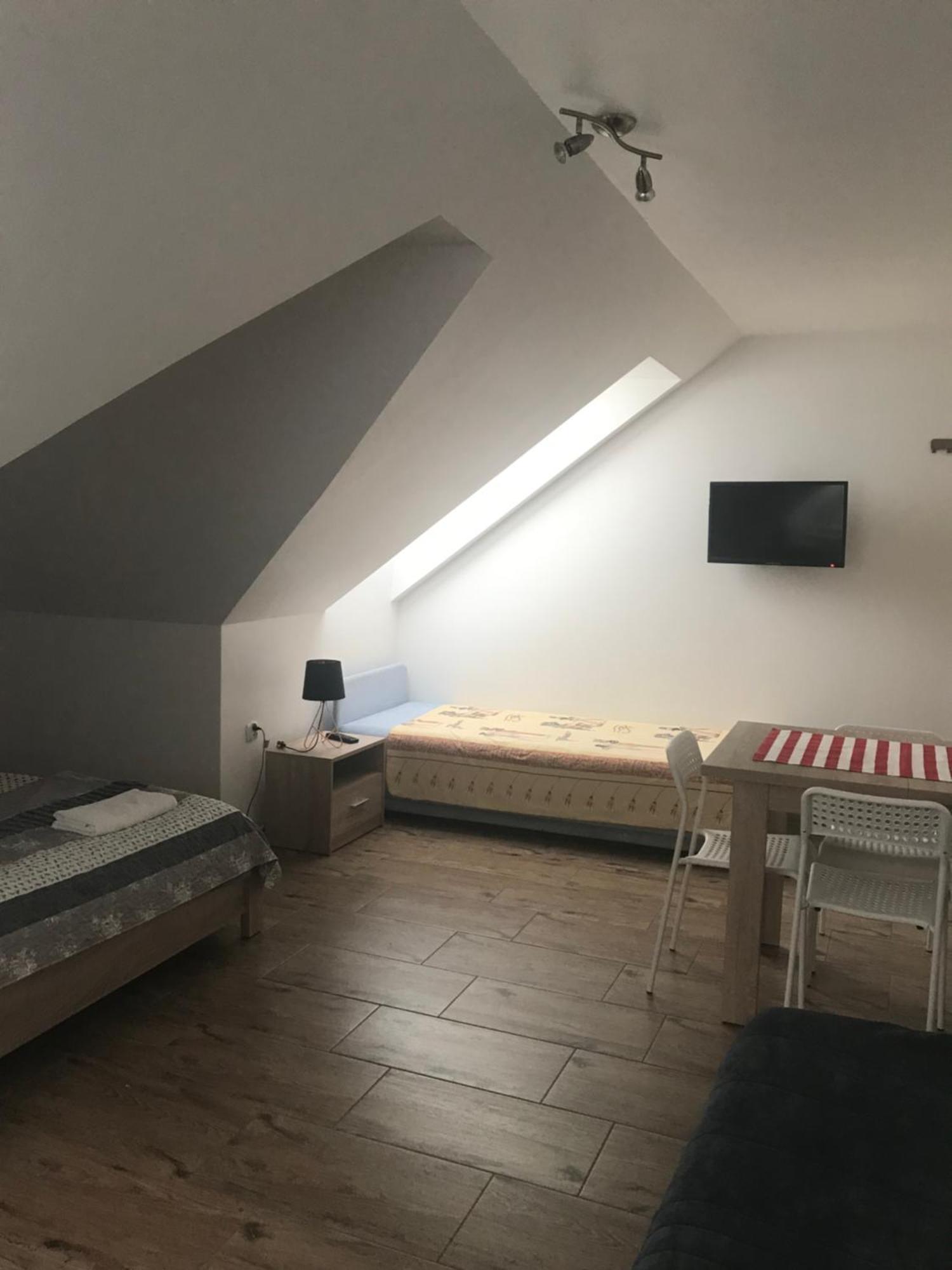 Pokoje Goscinne U Izy Łeba Exteriör bild
